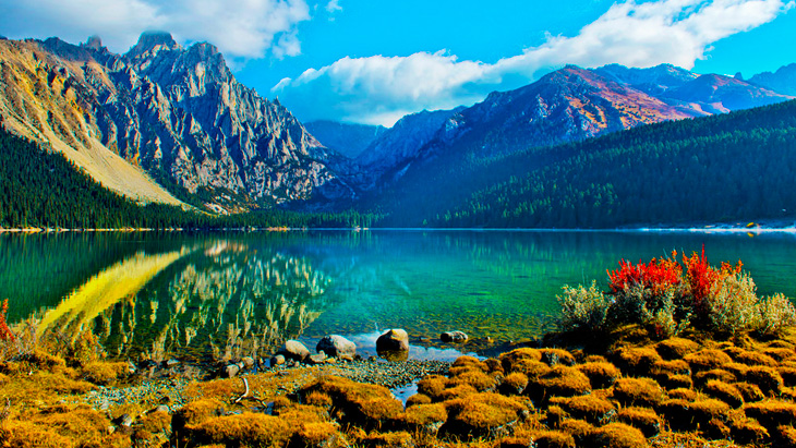 A scenic view of anzhou sister lakes