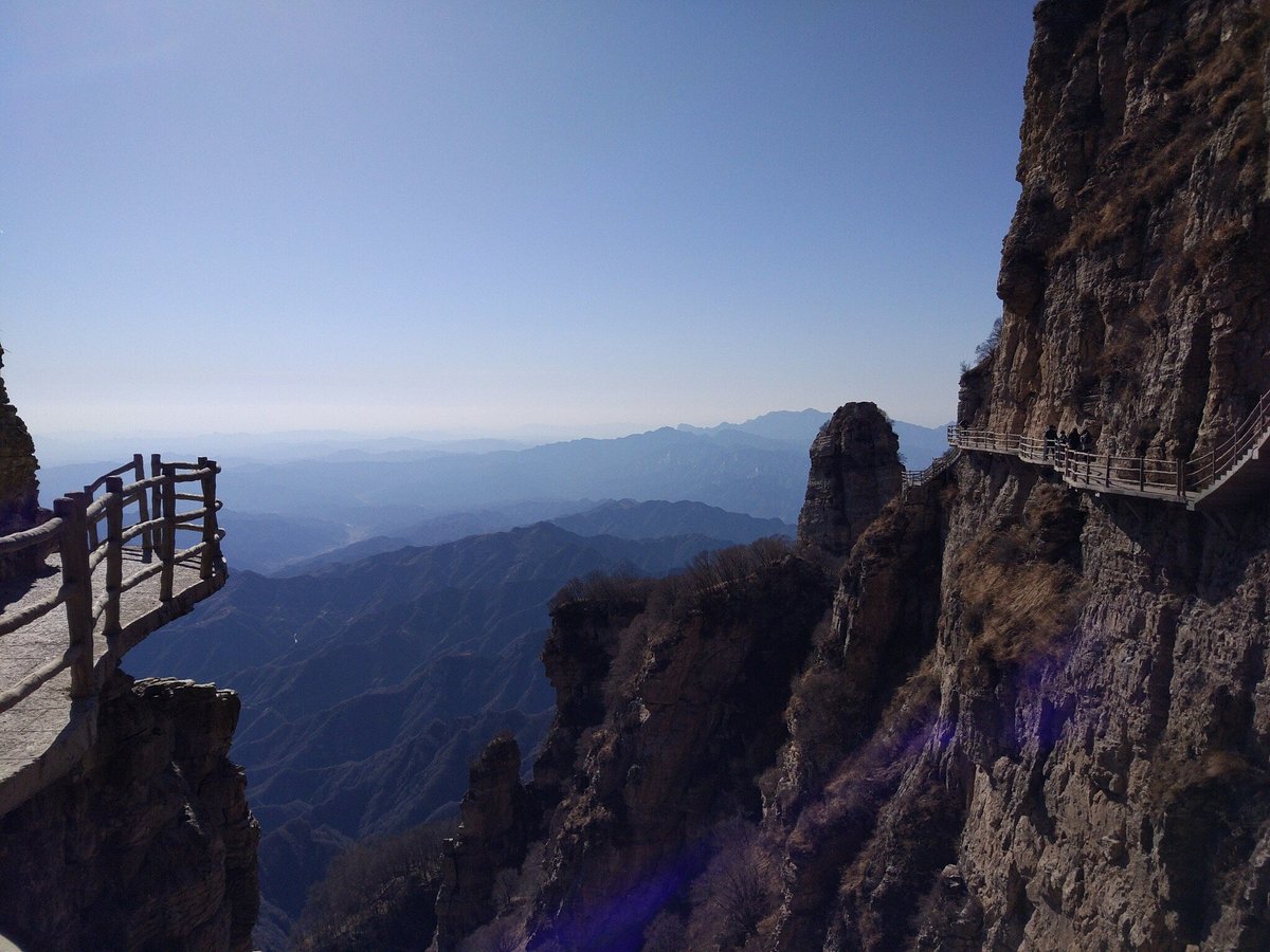 A scenic view of Baishi Mountain