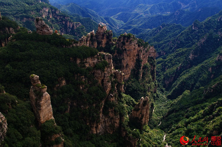 A scenic view of Baishi Mountain