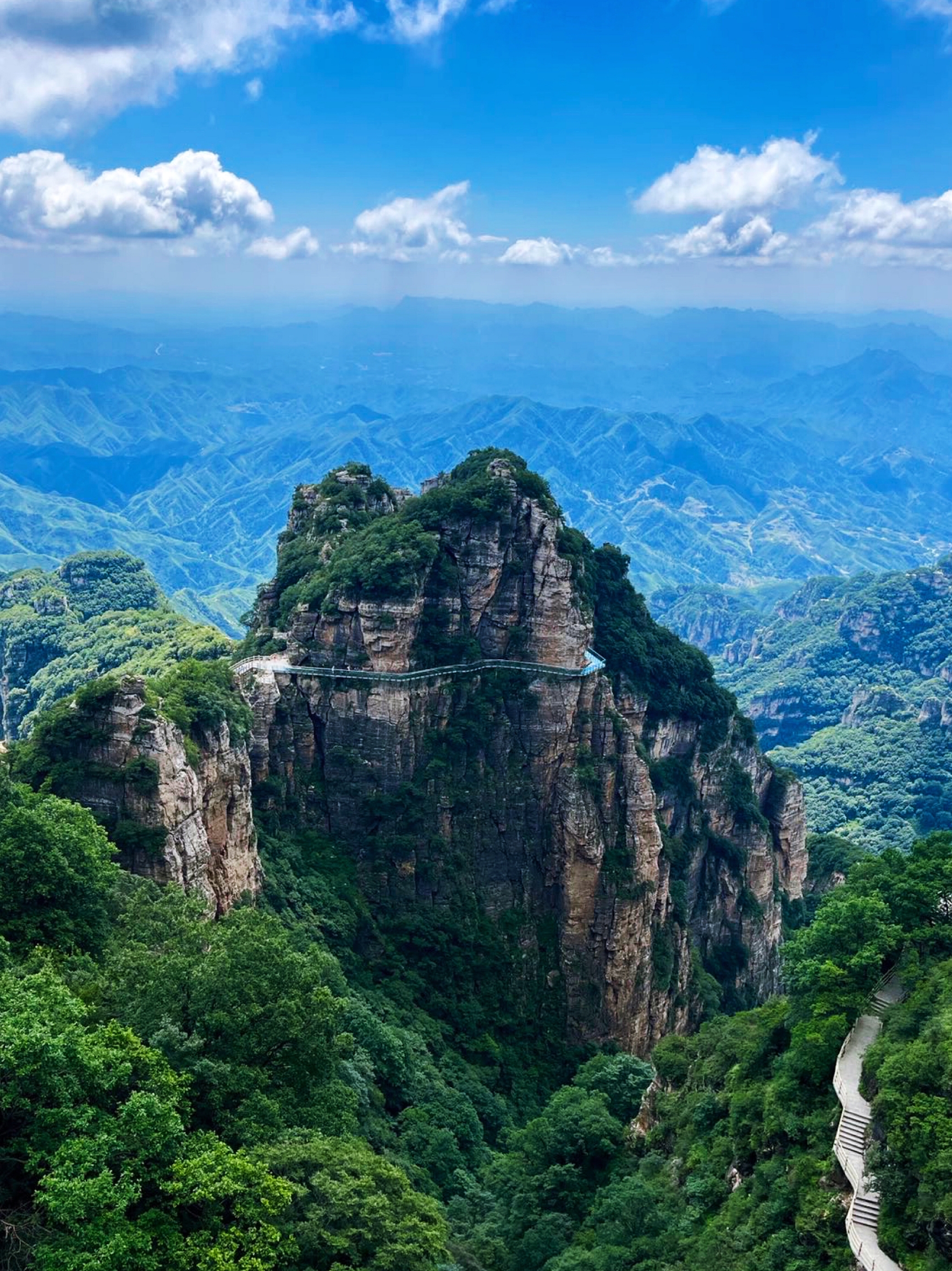 A scenic view of Baishi Mountain