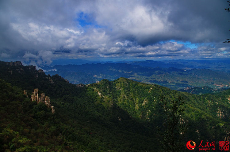 A scenic view of Baishi Mountain