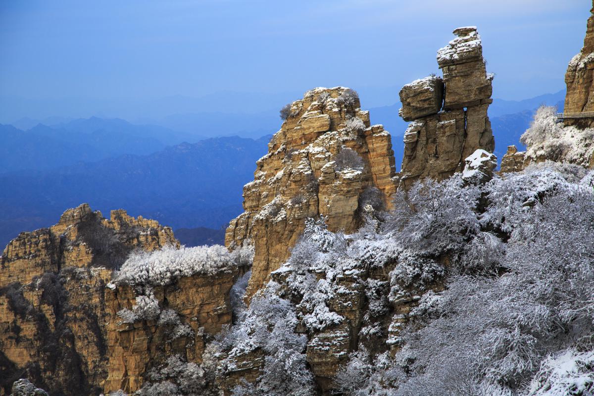A scenic view of Baishi Mountain