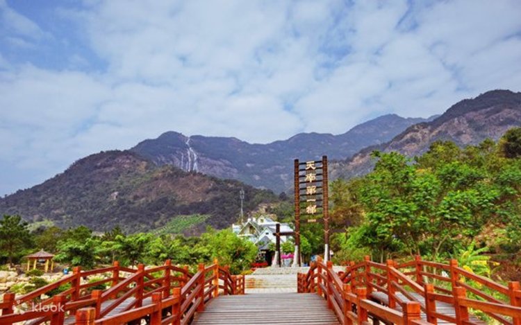A scenic view of baishui_county_cangjie_temple_scenic_area