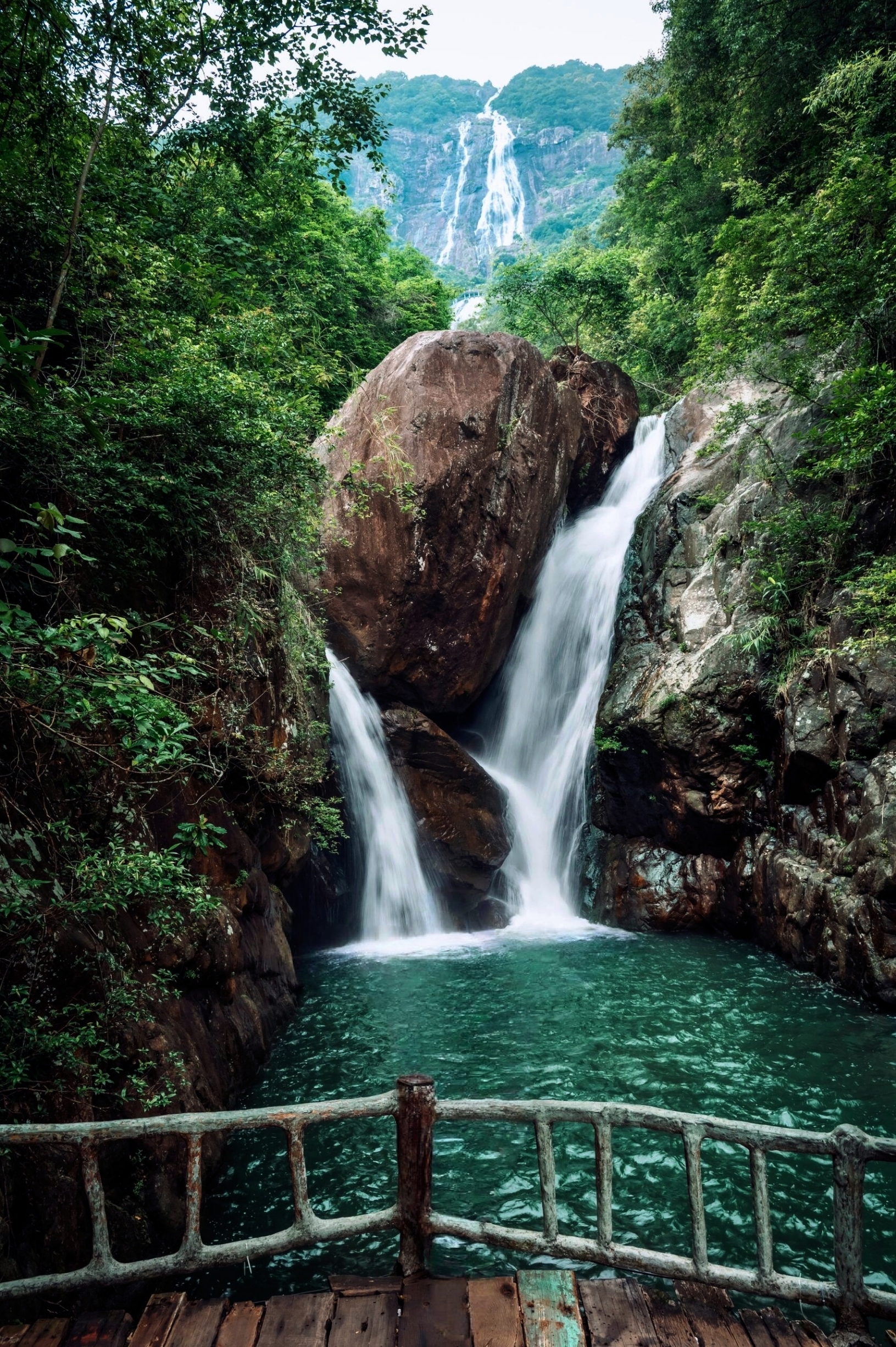 A scenic view of baishui_county_cangjie_temple_scenic_area