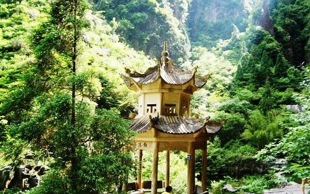 A scenic view of baishui_county_cangjie_temple_scenic_area