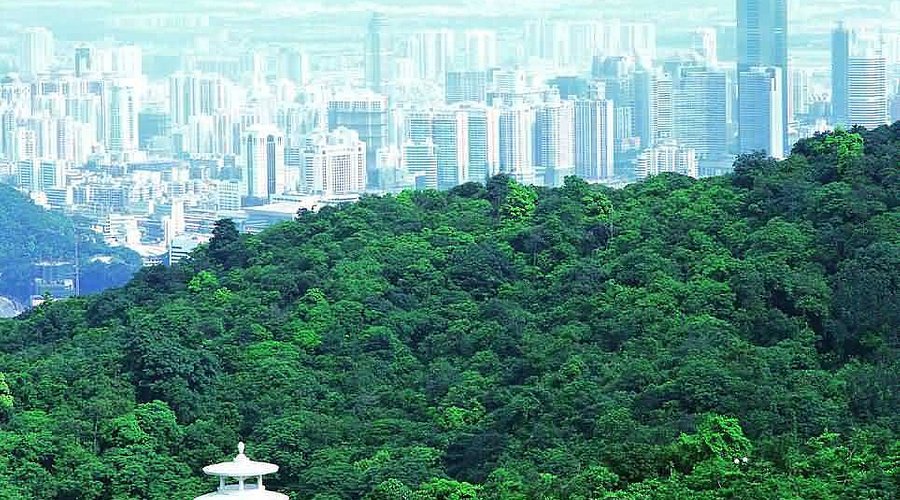 A scenic view of Baiyun Mountain
