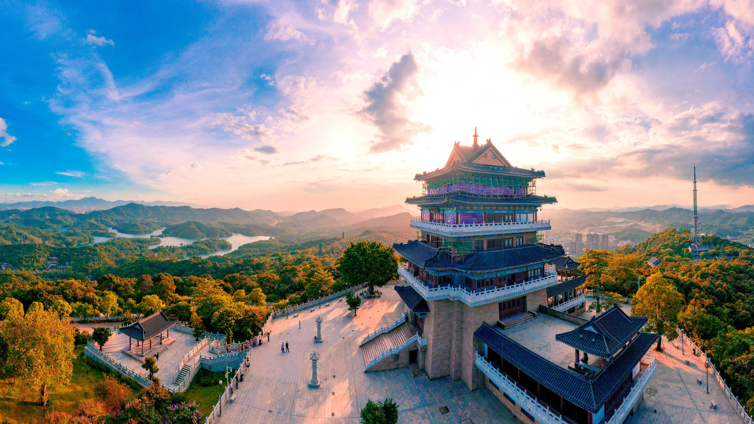A scenic view of Baiyun Mountain
