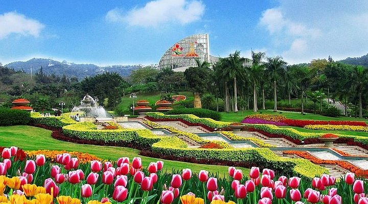 A scenic view of Baiyun Mountain