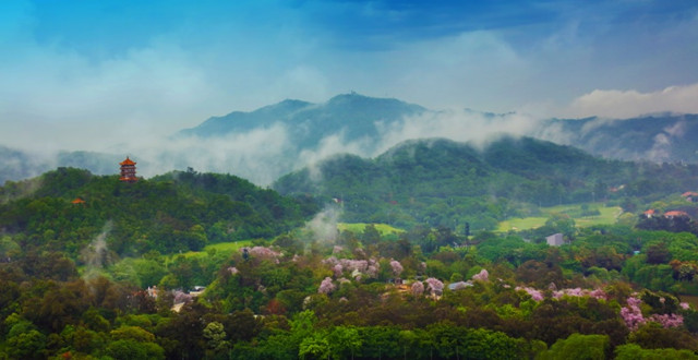 Experience the Serenity of Baiyun Mountain: Top Attractions and Activities