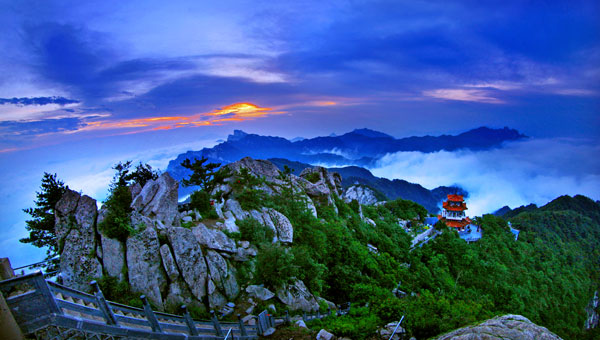 A scenic view of Baiyun Mountain