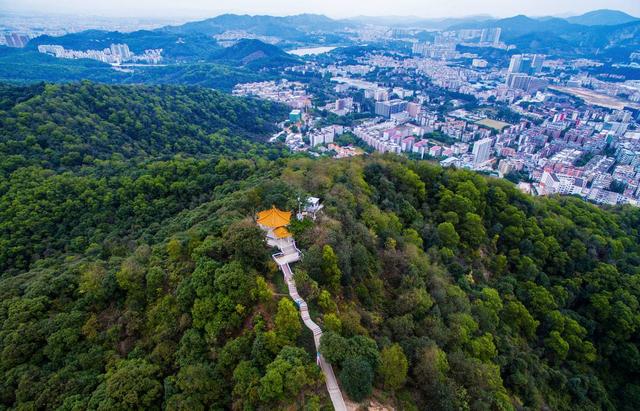 A scenic view of baiyun mountain