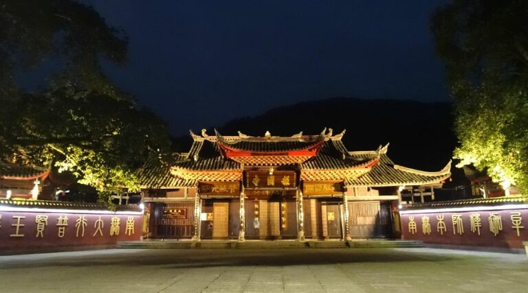 Experience the Tranquility of Baoguo Temple: Tips for Travelers