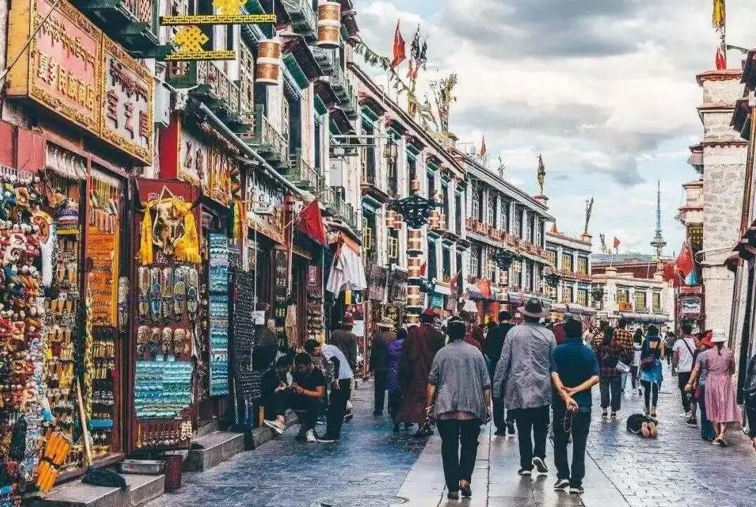 A scenic view of barkhor street