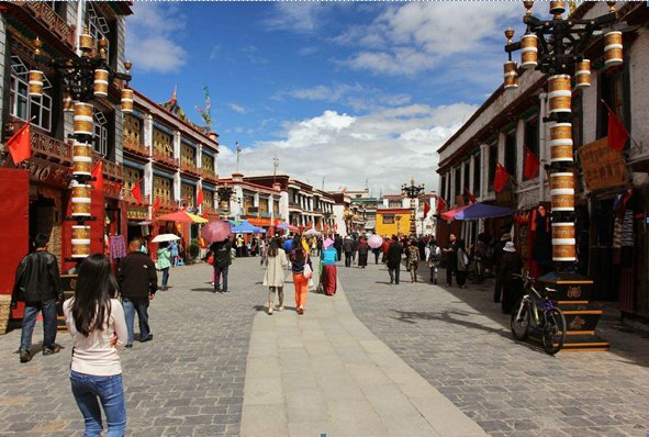 A scenic view of barkhor street