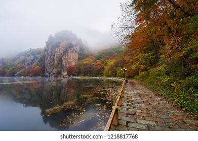 A scenic view of benxi_guanmen_mountain
