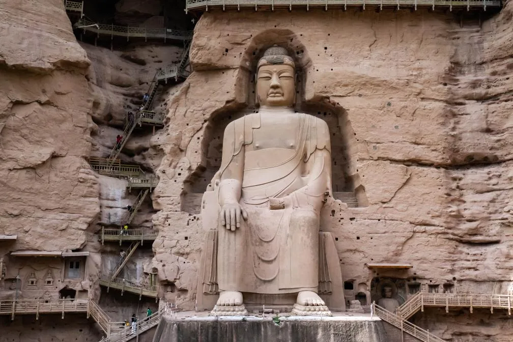 A scenic view of bingling temple grottoes