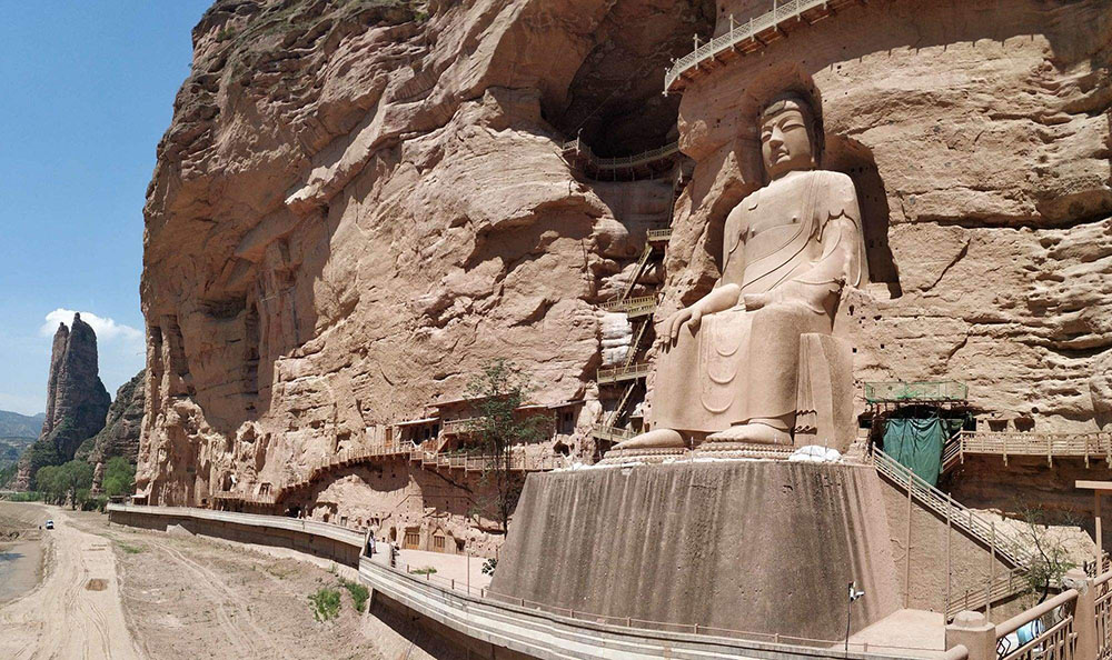 A scenic view of bingling temple grottoes complex