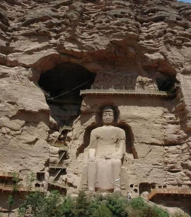 A scenic view of bingling temple grottoes complex