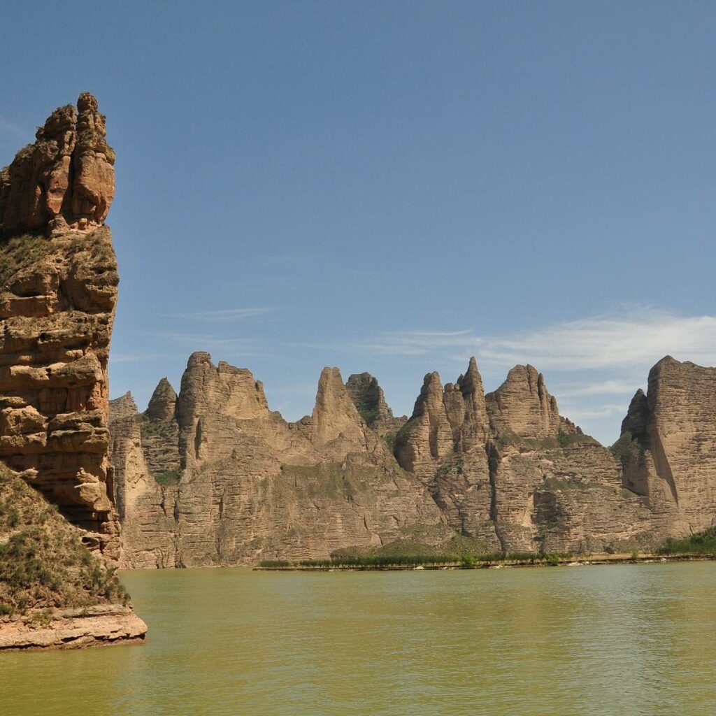 A Photographer’s Paradise: Capturing the Beauty of Bingling Temple Grottoes