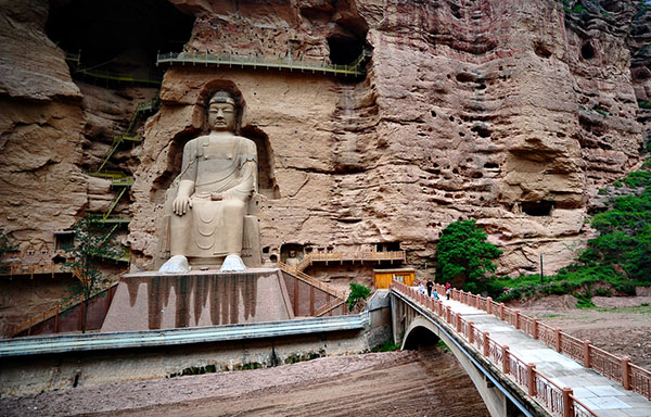 A scenic view of bingling temple grottoes complex
