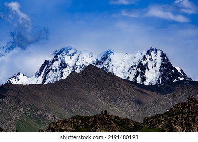Bogda Peak: Explore the Untamed Beauty of Xinjiang’s Iconic Mountain