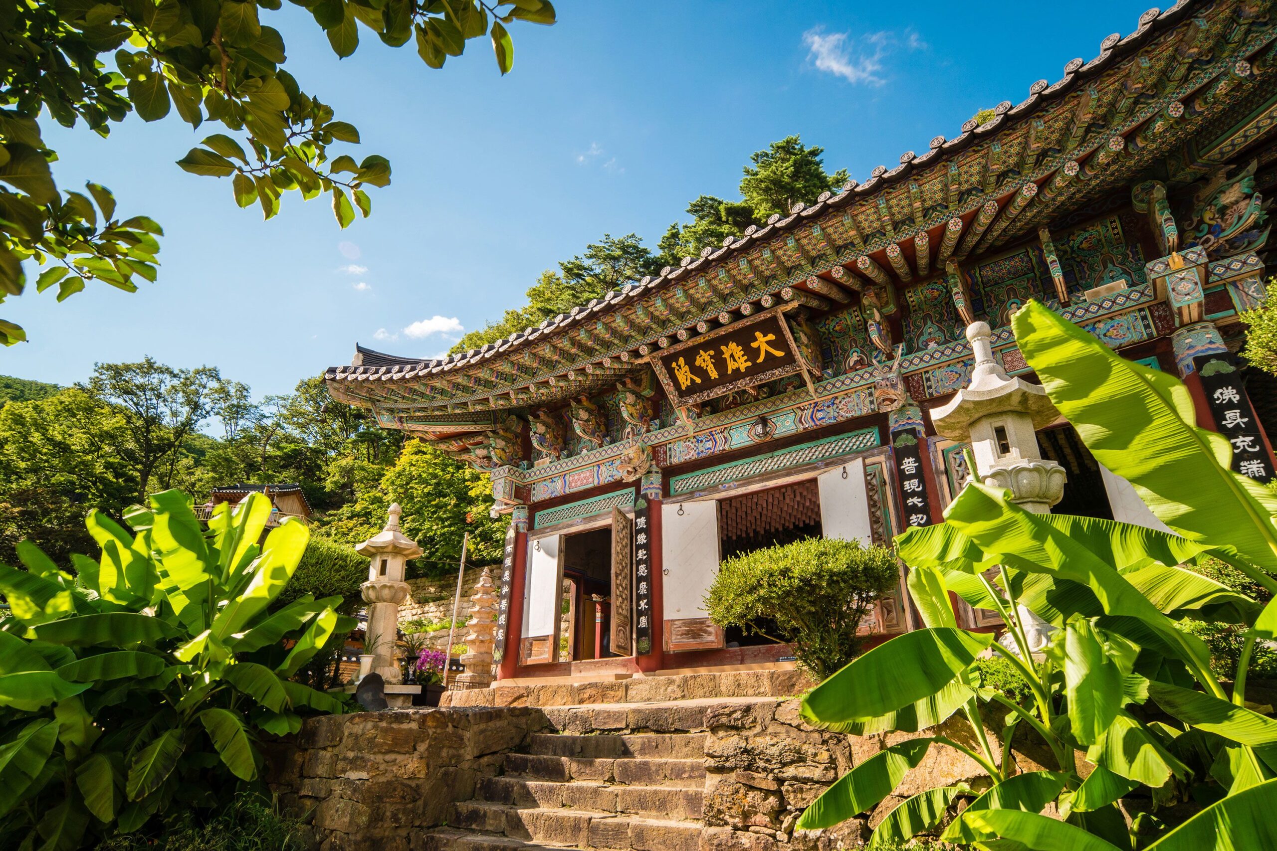 A scenic view of Bohaishen Temple