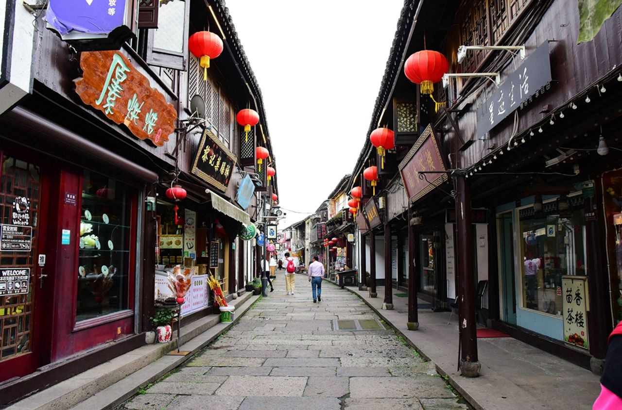A scenic view of cangqiao straight street