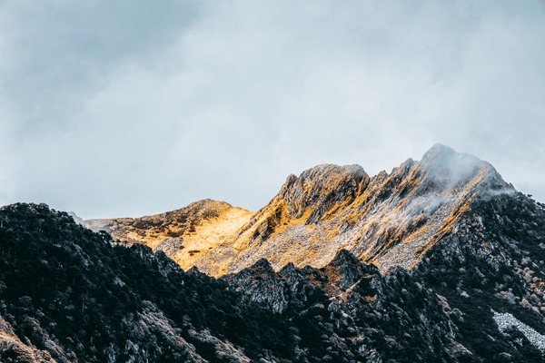 A scenic view of cangshan mountain