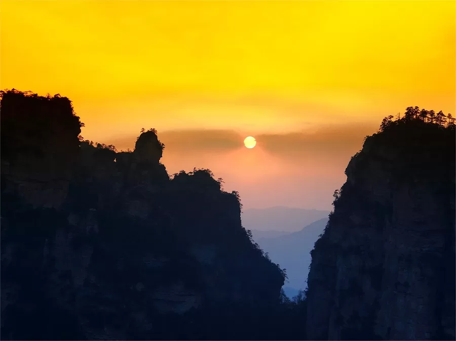 A scenic view of Cangyan Mountain