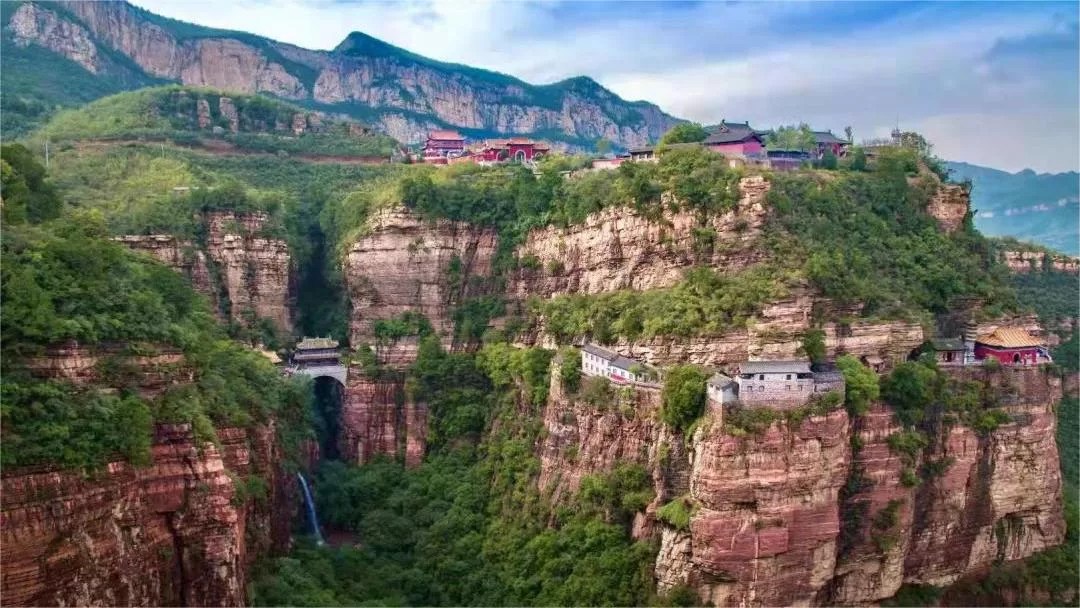 A scenic view of Cangyan Mountain