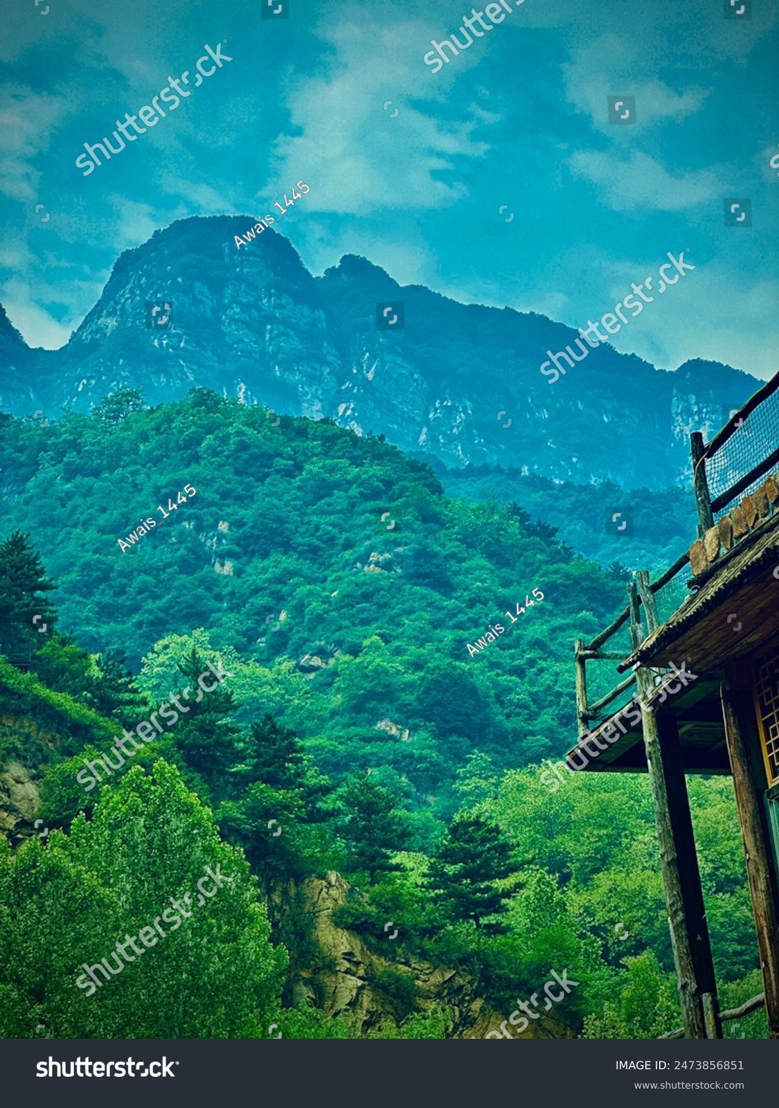 A scenic view of Cangyan Mountain