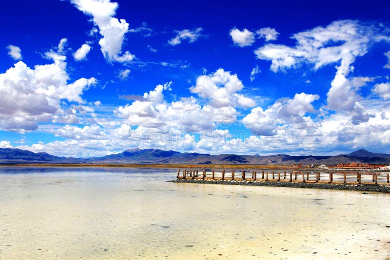A scenic view of chaka_salt_lake
