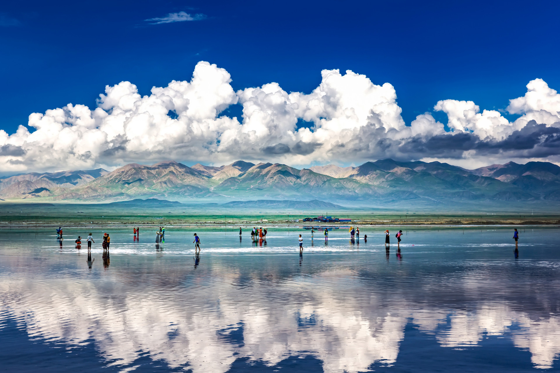 A scenic view of chaka_salt_lake