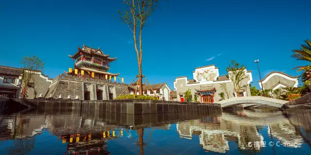 A scenic view of Changde Taohuayuan