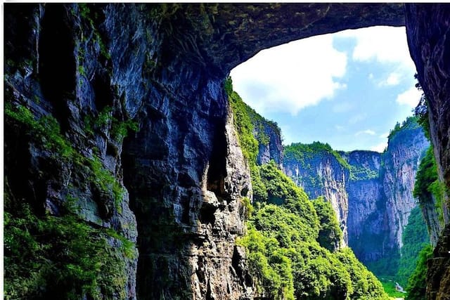 Discover the Wonders of Chongqing: A Guide to the Three Gorges Museum