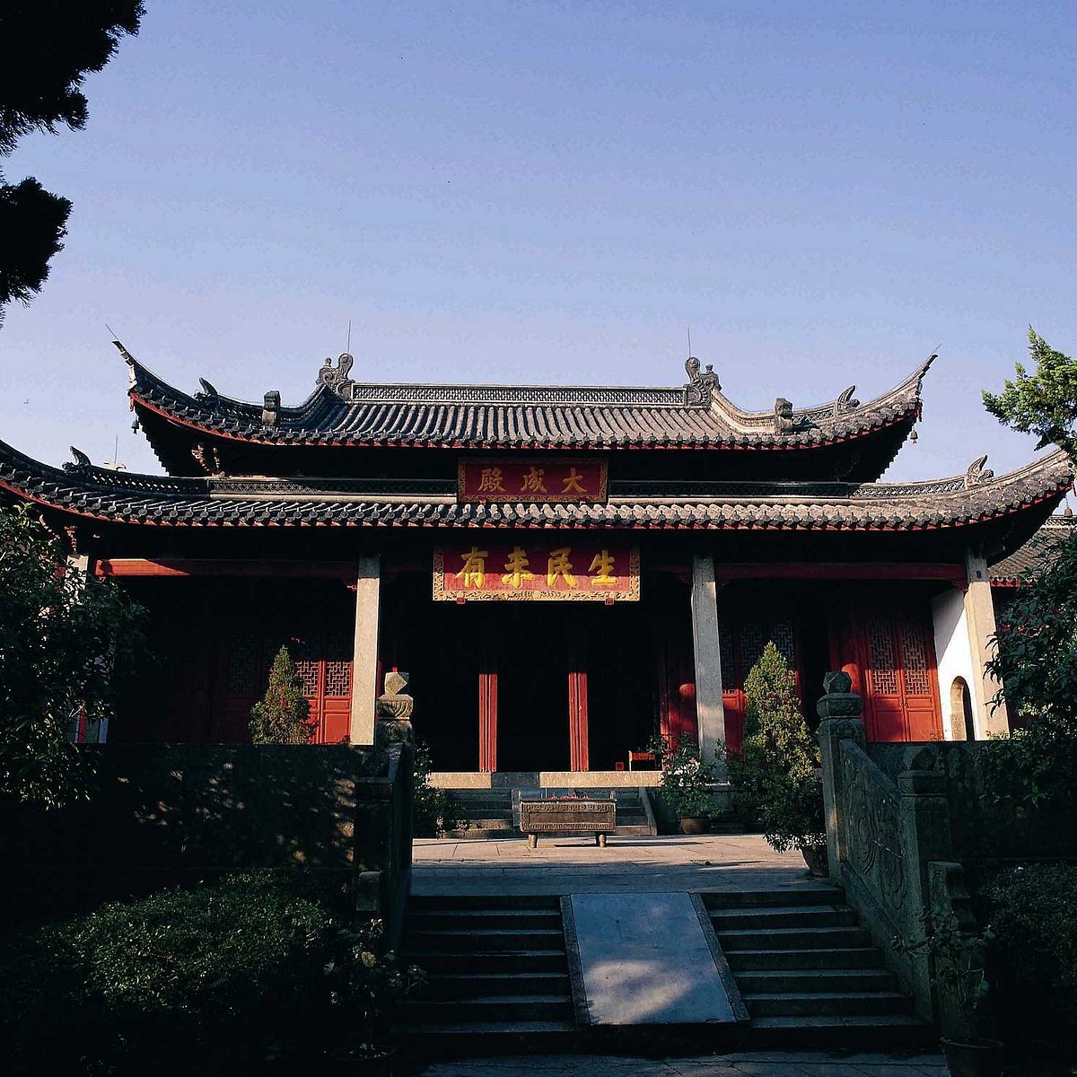 A scenic view of confucius temple in quzhou