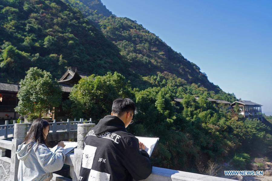 A scenic view of Dajue Mountain