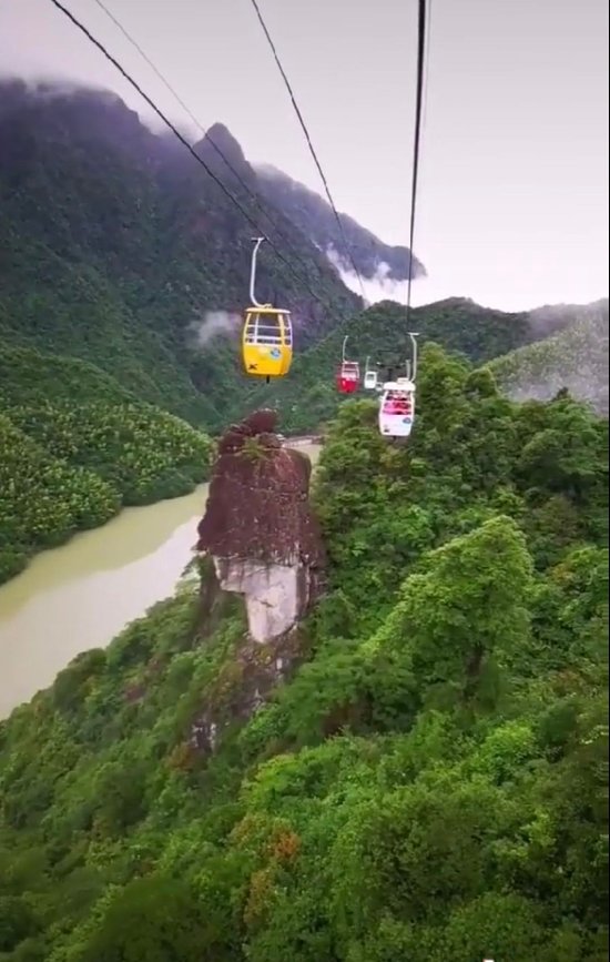 A scenic view of Dajue Mountain
