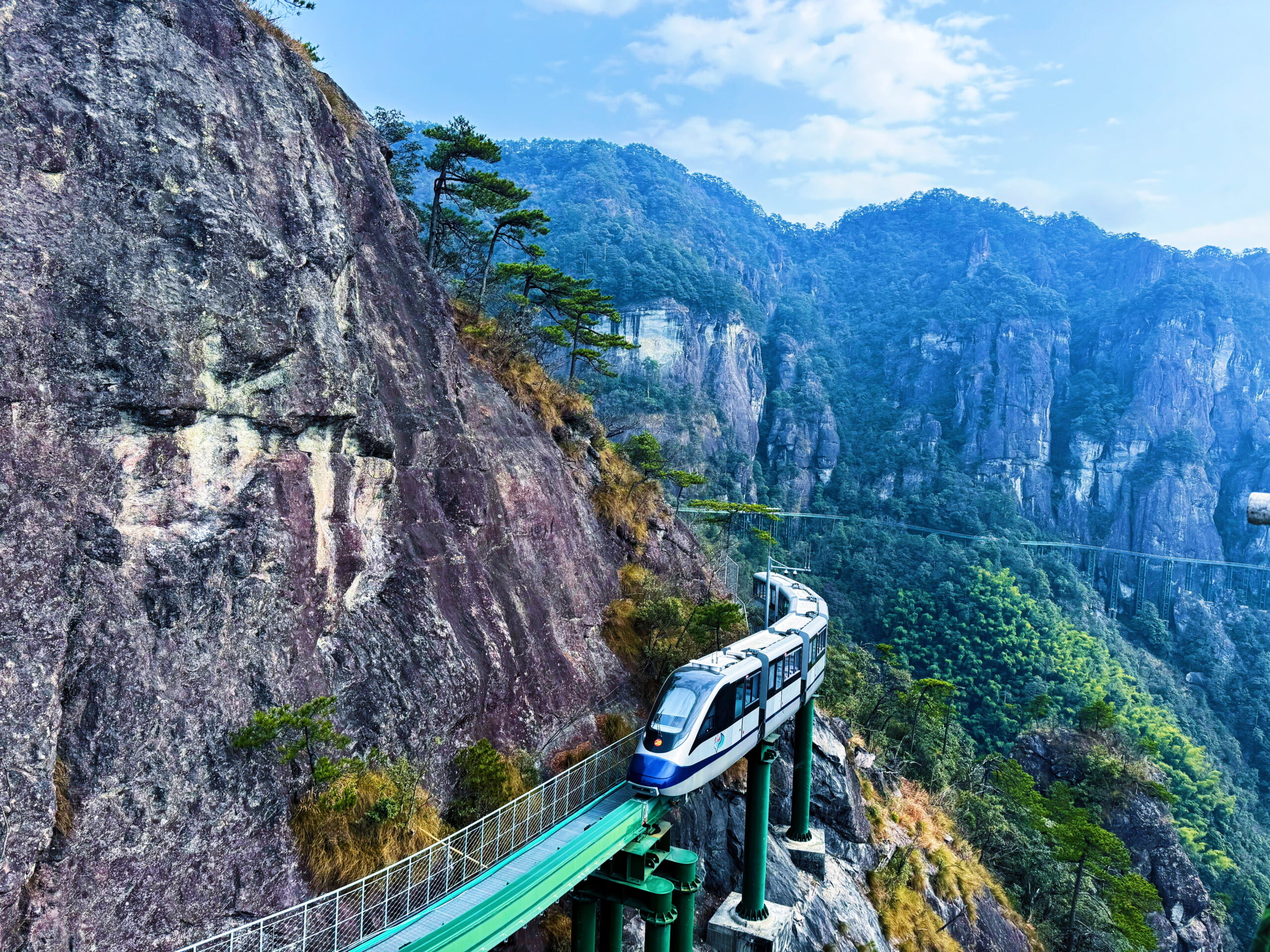 A scenic view of Dajue Mountain