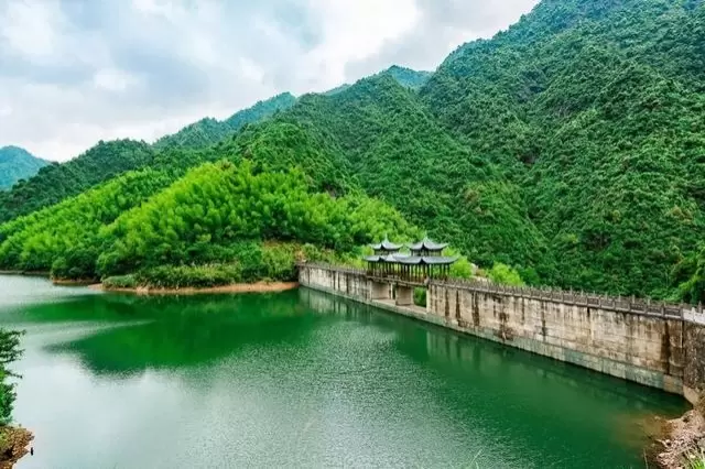 A scenic view of Dajue Mountain