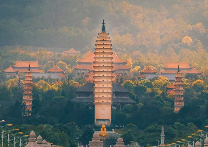 A scenic view of dali chongsheng temple