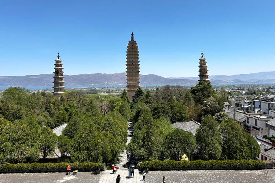 A scenic view of dali three pagodas