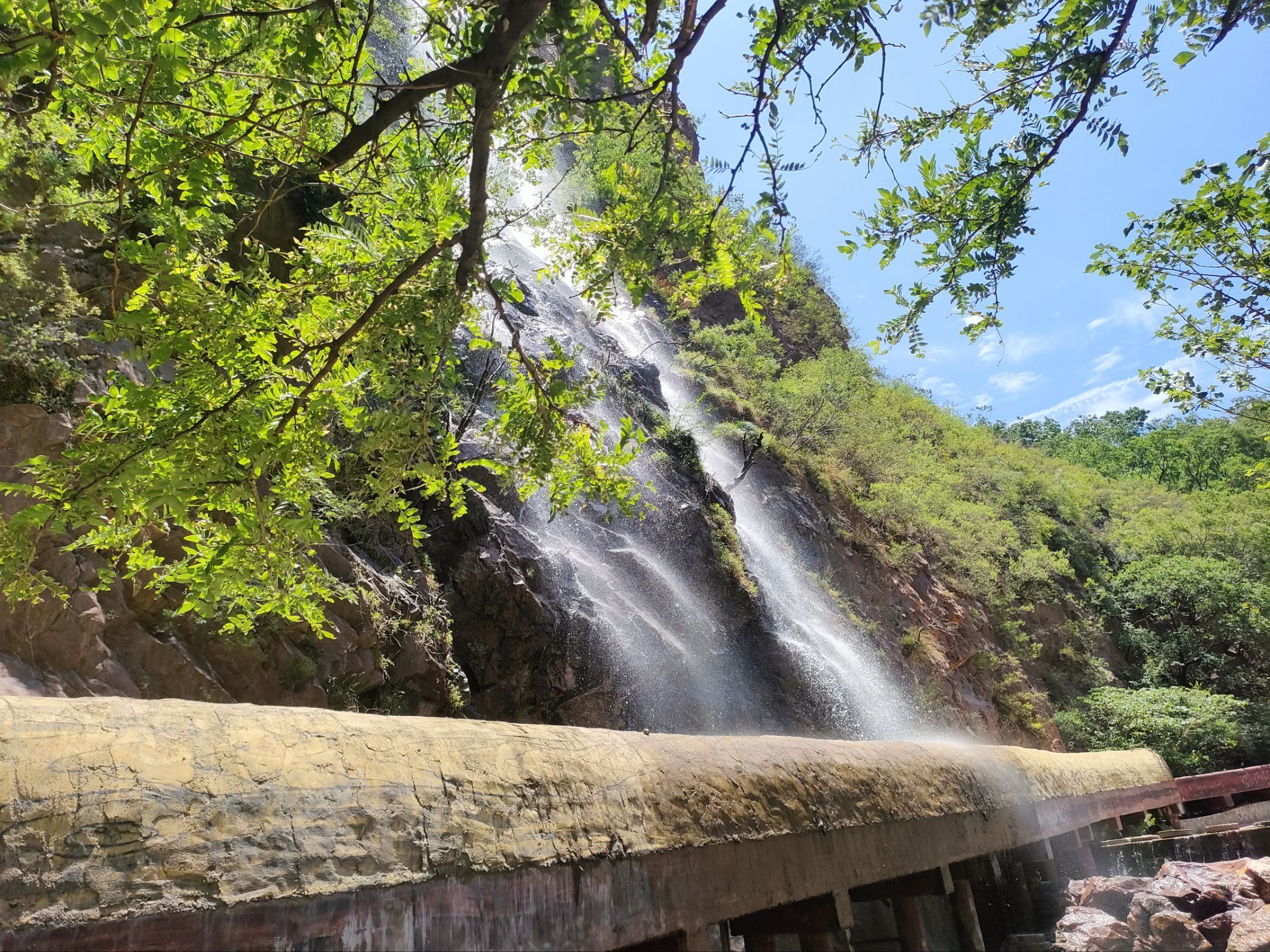 A scenic view of Daxiongshan Xianren Valley