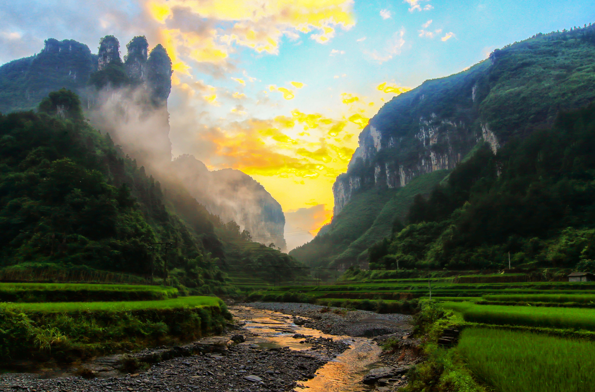 A scenic view of Dehang Aizhai Wonder