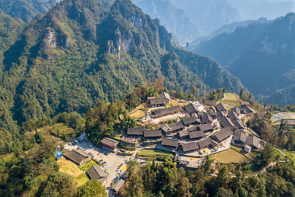 A scenic view of Dehang Aizhai Wonder