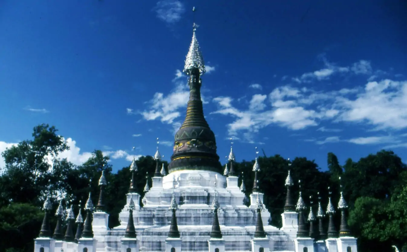 A scenic view of dehong yingjiang pagoda