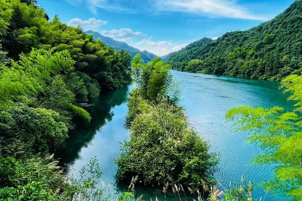 A scenic view of Dongjiang Lake