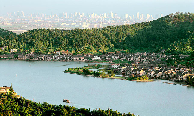 A scenic view of dongqian lake