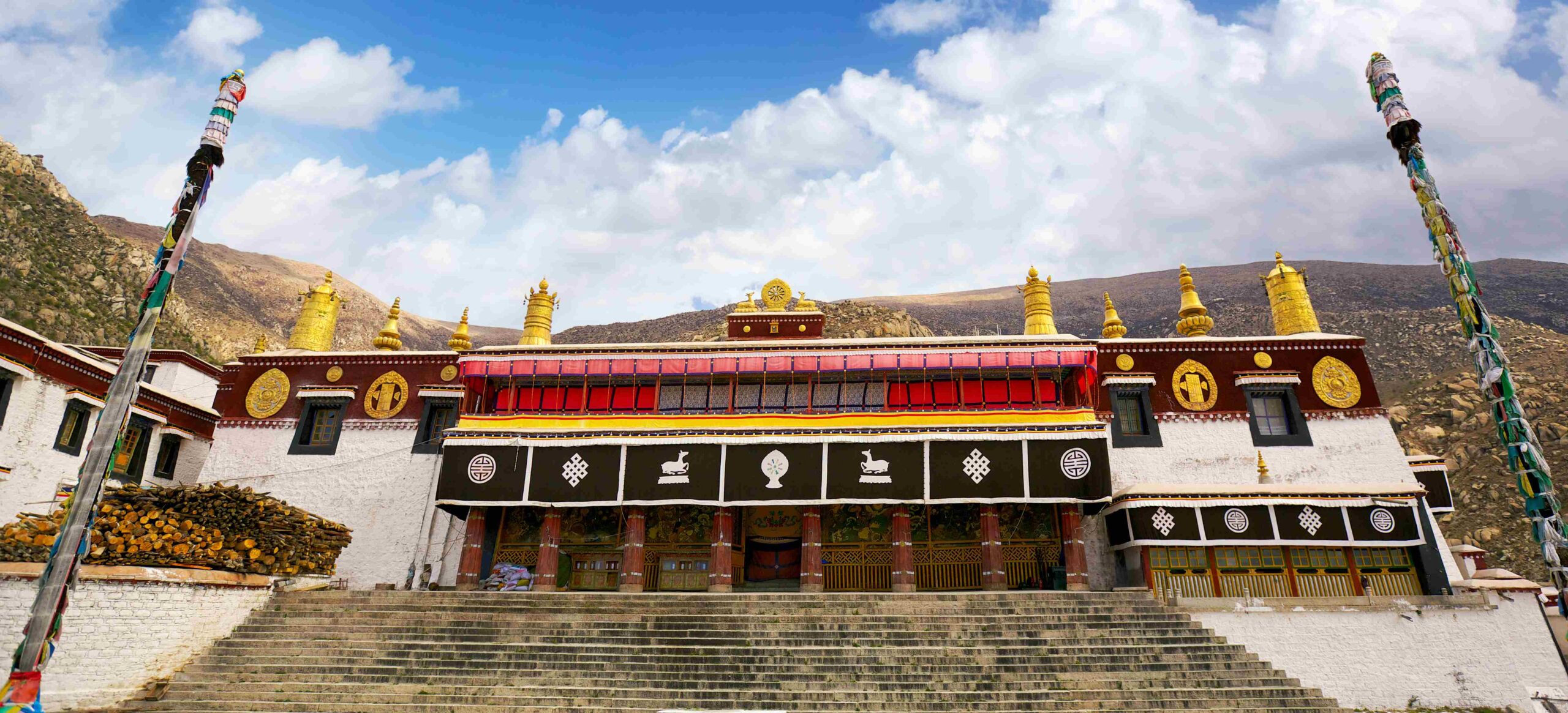A scenic view of drepung monastery