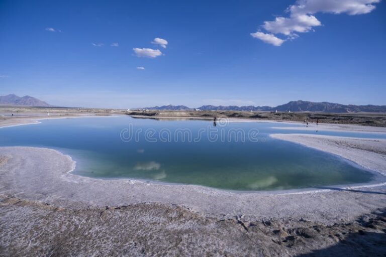 Exploring the Wonders of Emerald Lake Haixi: A Nature Lover’s Paradise